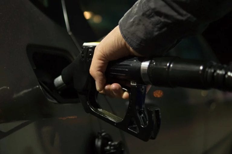 Revela Profeco quién vende la gasolina más cara