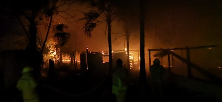  Se incendian palapas en las afueras de José María Morelos