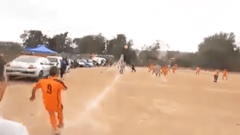 Video: Hombre mayor se luce con un gol olímpico en el futbol llanero