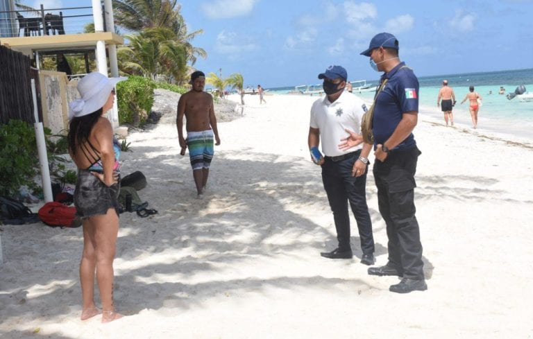 Instalan en Puerto Morelos filtro para evitar concentración de personas en las playas