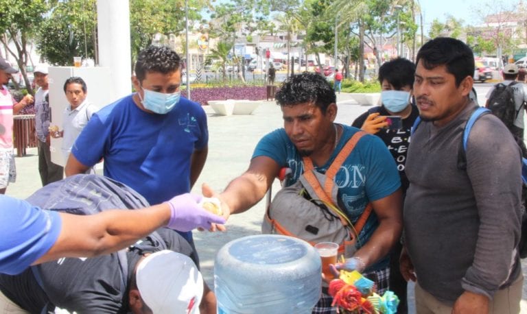 Empresa lleva a alimentos a desempleados en El Crucero