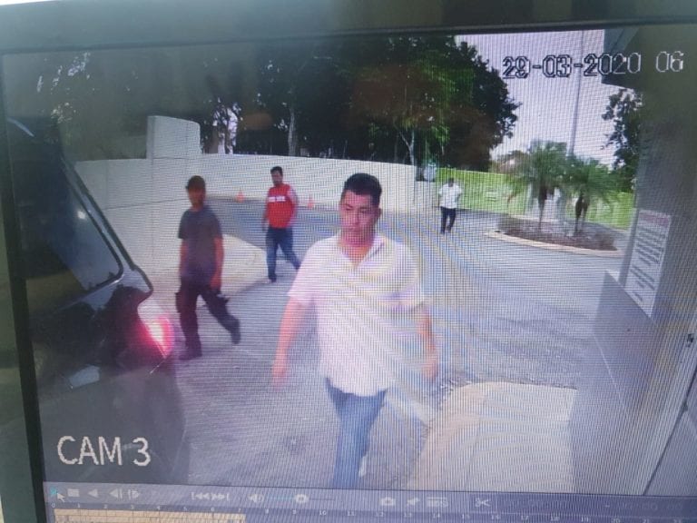 ¡Se les ve el rostro! Cámaras de seguridad captan a peligrosos asaltantes de privadas en Playa del Carmen