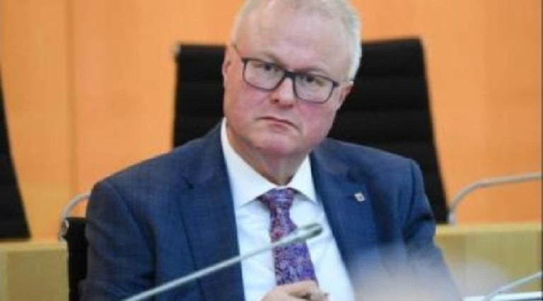 Hallan sin vida a funcionario alemán; es un aparente suicidio por coronavirus