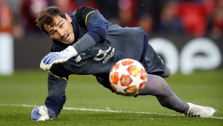 Casillas sorprende con nuevo look