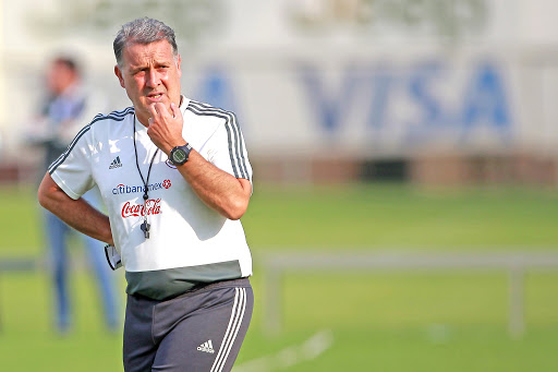 “El Tata” Martino se queda aislado en Argentina