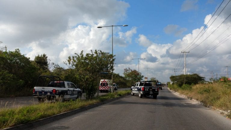 Sicarios balean a dos en Villas Otoch, Cancún