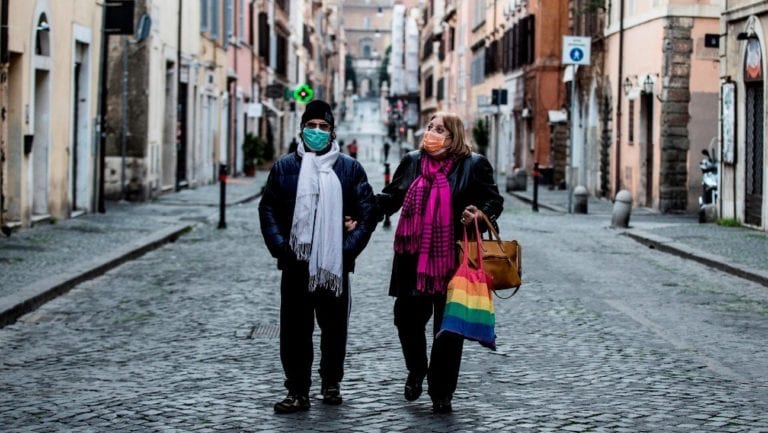 Italiano de 70 años podría curarse de coronavirus con medicina para ébola