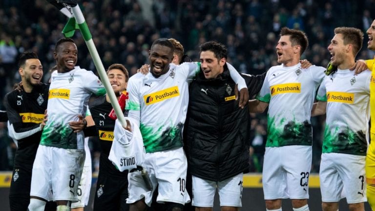 Jugadores del Mönchengladbach renuncian a parte de su salario por crisis de coronavirus