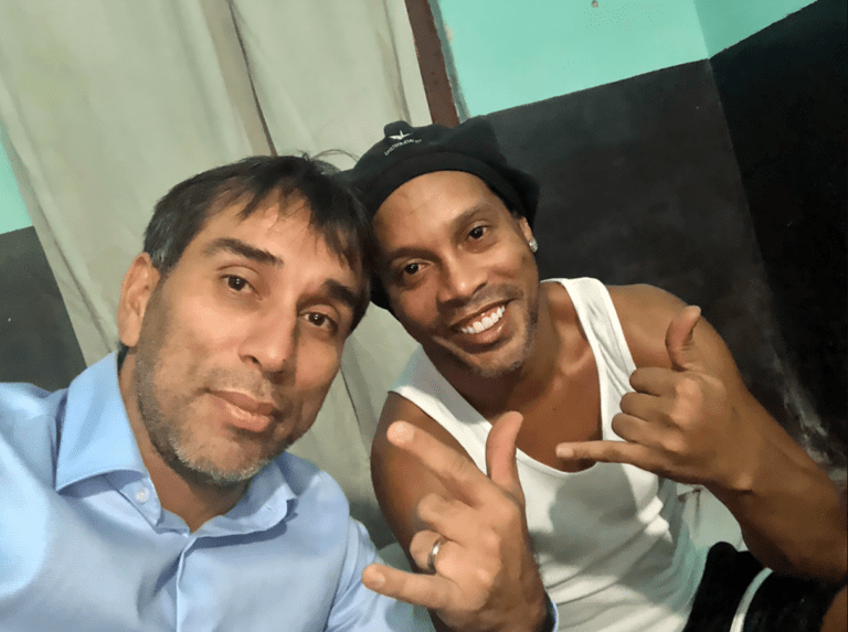 Ronaldinho tiene un nuevo hobby: carpintería