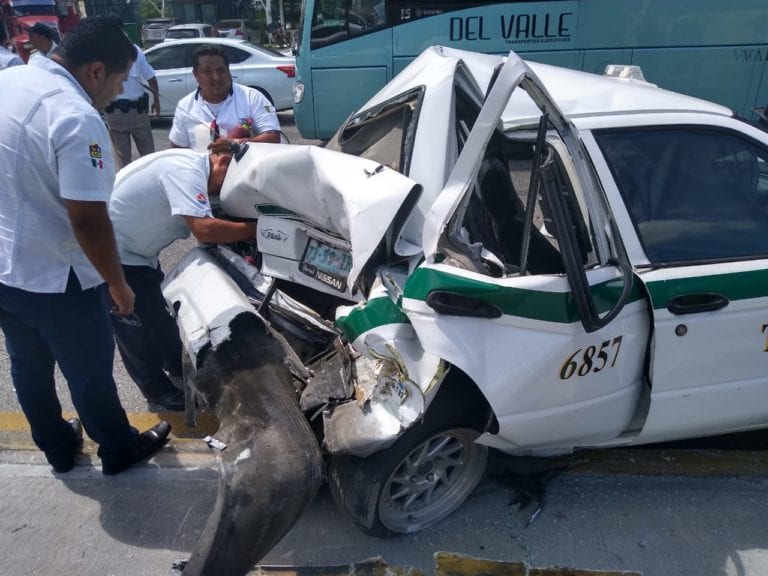 Fuerte choque deja varios lesionados en el bulevar Colosio, en Cancún