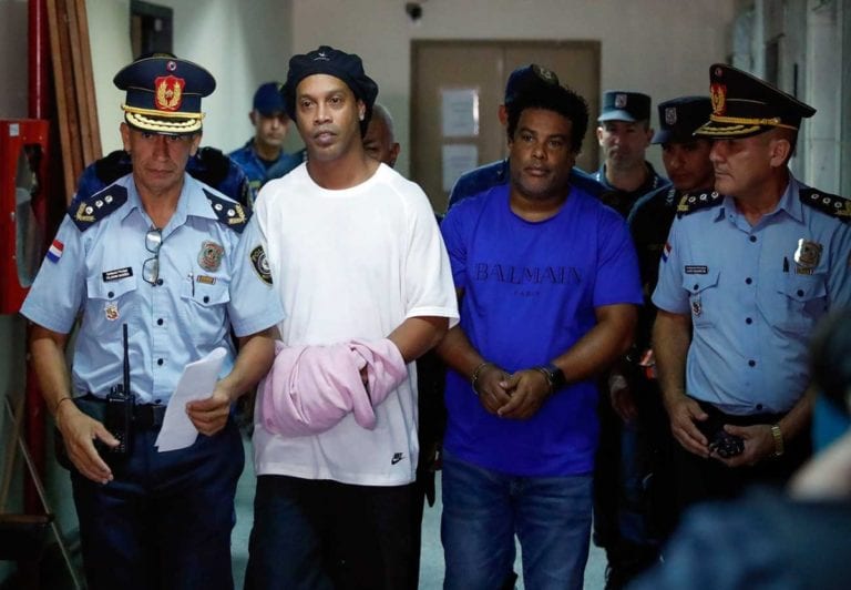 Investigan a Ronaldinho también por lavado de dinero