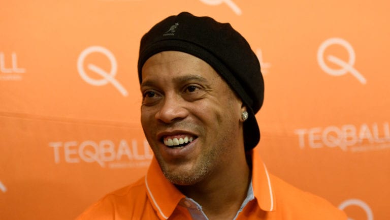Ronaldinho es somentido a prueba de coronavirus