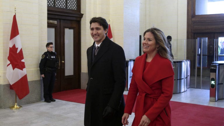 Esposa de Justin Trudeau da positivo por coronavirus