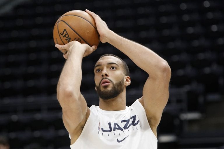 VIDEO: Rudy Gobert bromea con el coronavirus… sí tiene coronavirus