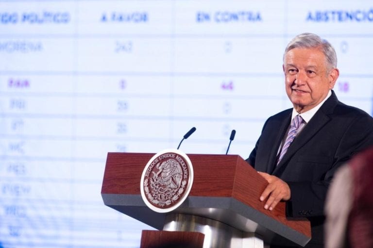 Invita AMLO a la gente a comprar “chachitos” para la rifa del avión