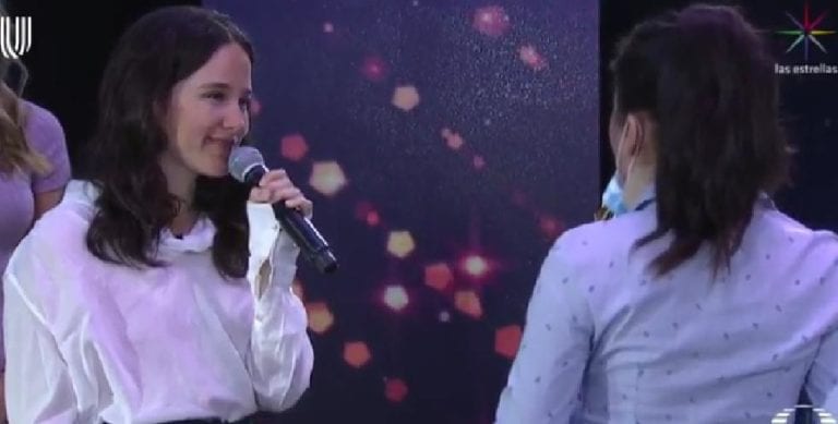 María Elena, saxofonista atacada con ácido, toca junto a Ximena Sariñana en tv