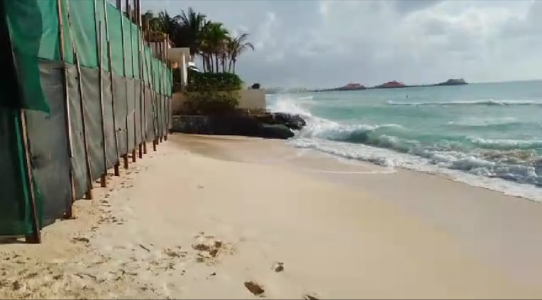 Denuncian privatización de playas en Playacar fase 1