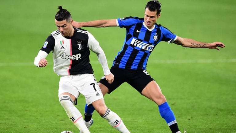 Cristiano huye de Italia y se refugia con su mamá en Portugal