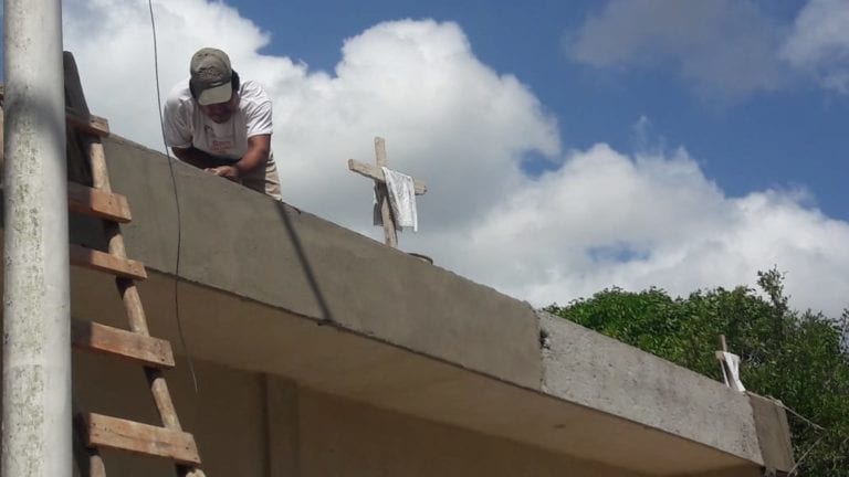 Industria de la construcción mantiene marginados a albañiles en la Riviera Maya