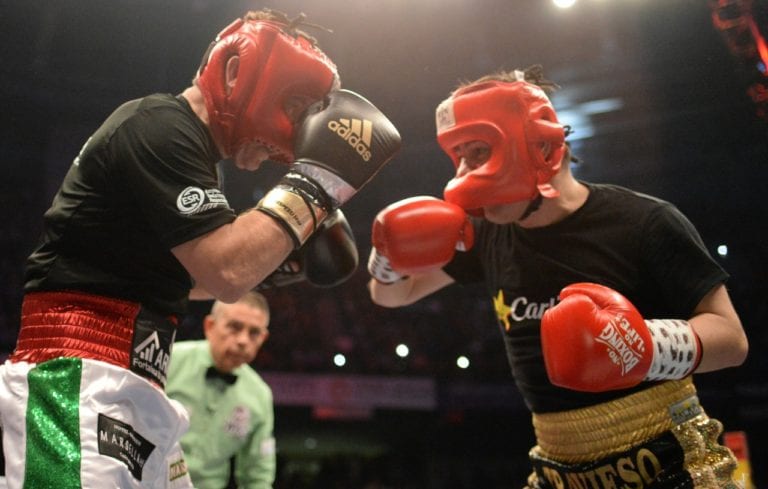 Video: El mejor golpe de la pelea Chávez vs “Travieso” lo recibió el réferi