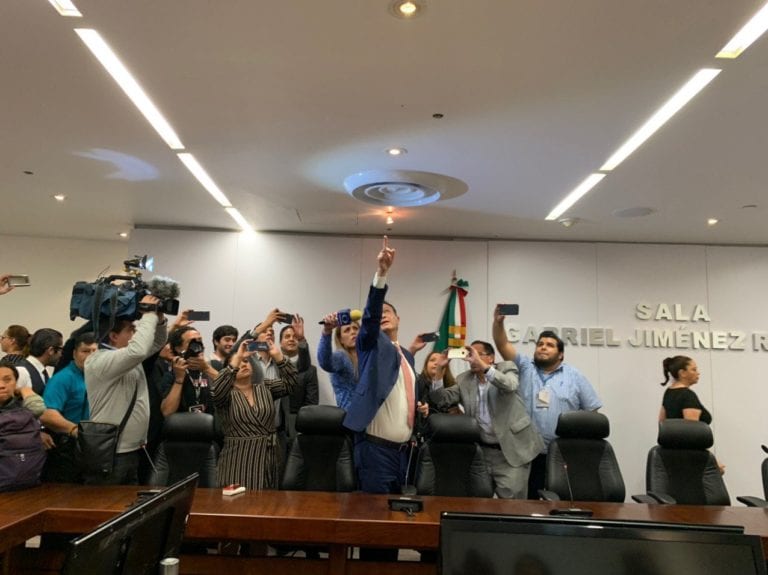 Senadores del PAN denuncian espionaje dentro de su grupo parlamentario