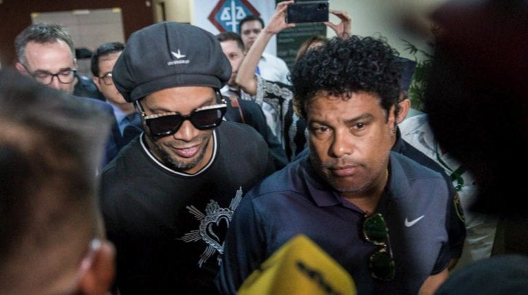 ¡Ronaldinho sale libre y sin cargos!