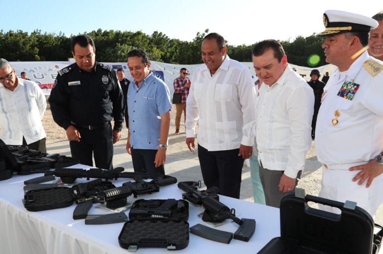 Carlos Joaquín pone en operación el C2 de Isla Mujeres