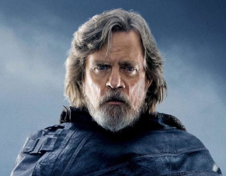 Mark Hamill felicita a niña que tiene un brazo biónico al estilo de Star Wars