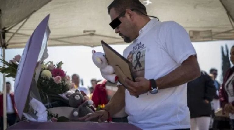 Feminicida acude al funeral de su víctima con una playera de “Ni una más”