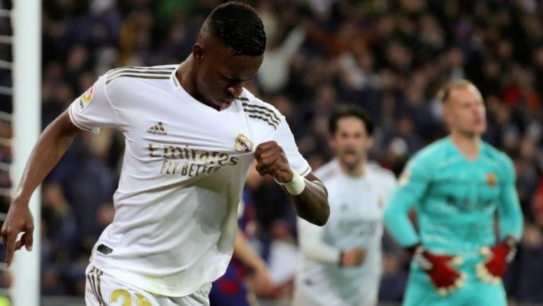 Real Madrid derrota al Barcelona y toma la cima de la Liga Española