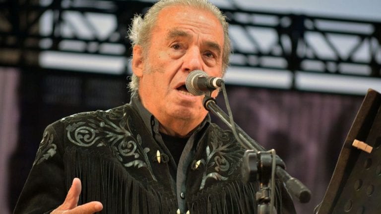 Óscar Chávez hospitalizado tras presentar síntomas de Covid-19