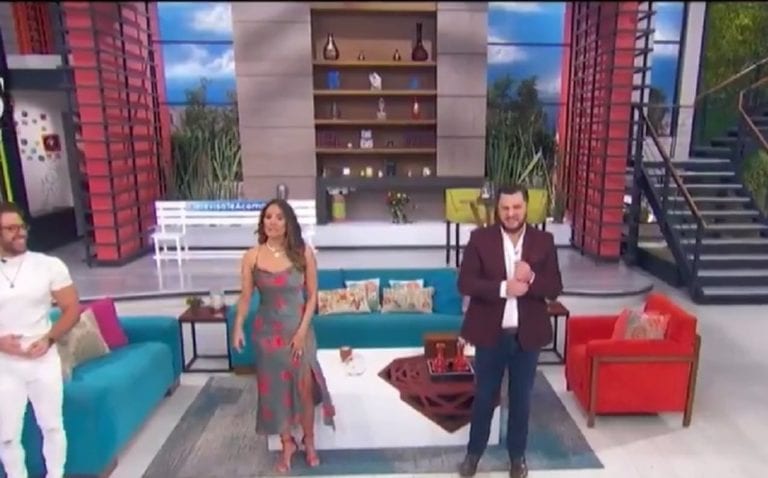 Conductora de ‘Hoy’ “mete la pata” y menciona a la competencia