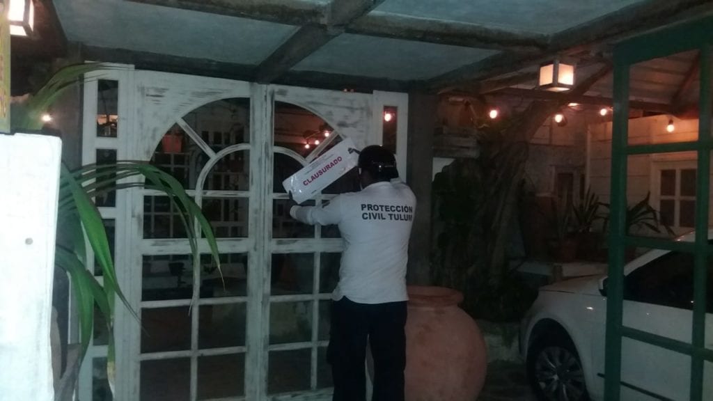 Clausuran comercio en Tulum por COVID-19