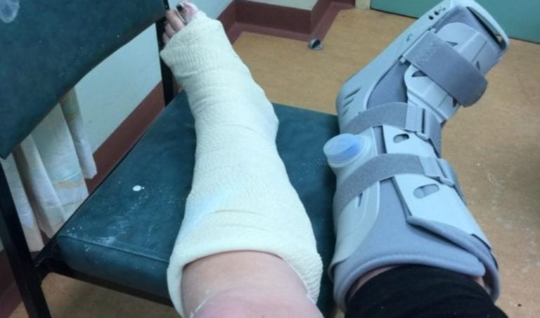 Video: Se rompe el tobillo tras intentar cumplir un reto de baile en Tik Tok