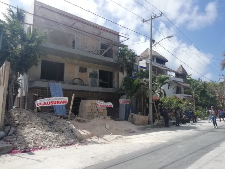 Clausuran cuatro obras más en Puerto Morelos por violar suspensión de actividades