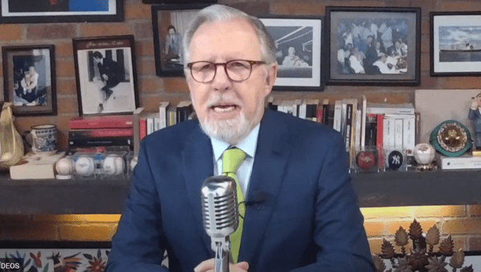 Joaquín López Dóriga fue motivo de burla en las redes sociales luego de que cometiera un nuevo error