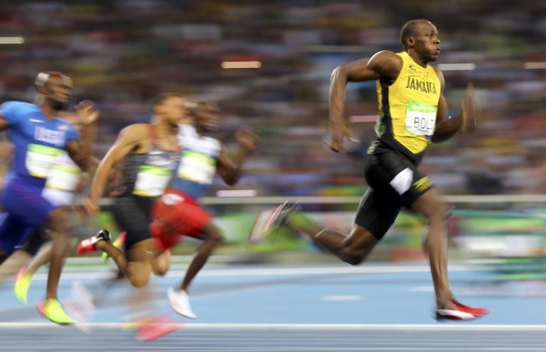 Usain Bolt señala la importancia de la sana distancia con foto de Beijing 2008