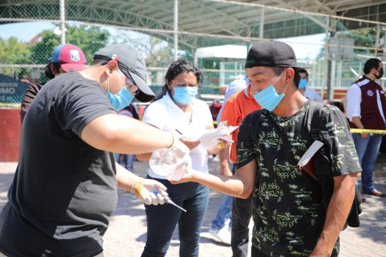 Gobierno de Solidaridad brinda apoyo a foráneos para volver a casa por la pandemia