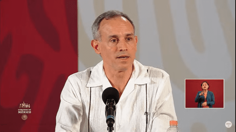 “Es increíble pensar que alguien pueda atacar a una persona que está para protegerle”: Gatell