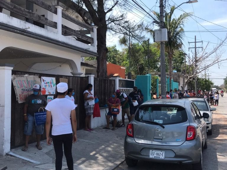 Surgen héroes en distintas partes que regalan comida para los más necesitados por Covid-19
