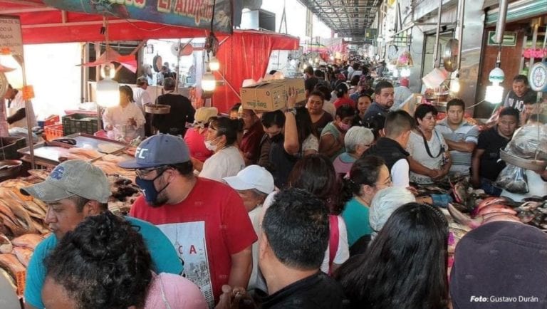 Se les olvida la sana distancia: ciudadanos de la CDMX abarrotan La Viga