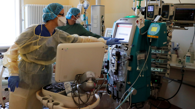 “No salgan”, la súplica desesperada de un médico mexicano; no alcanzan respiradores