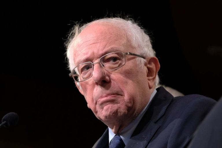 Bernie Sanders renuncia a su aspiración a ser candidato a la Presidencia de EU