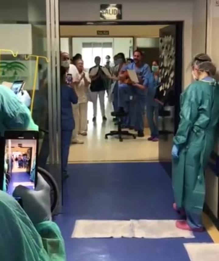 Video: Conmueven al mundo médicos españoles cantando ‘Resistiré’, el himno para vencer al coronavirus