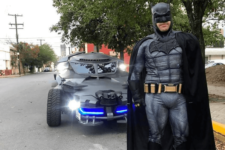 Batman recorre Monterrey y pide a los ciudadanos quedarse en sus casas
