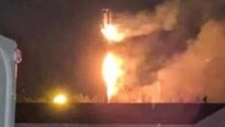 Video: Por temor, incendian torre 5G para evitar que “propague” el coronavirus