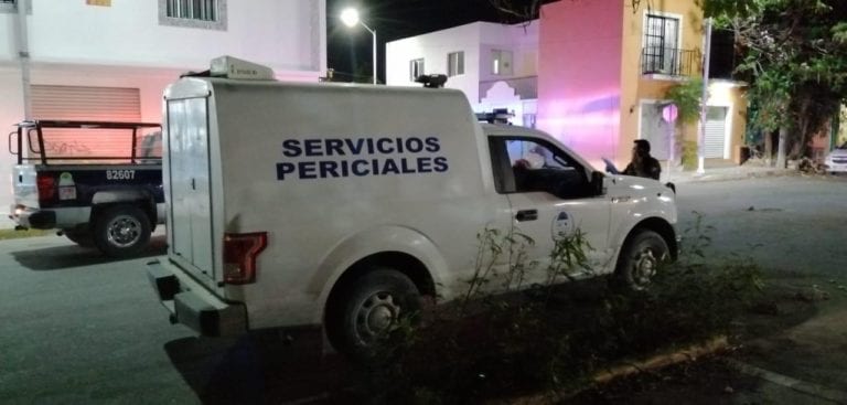 Rafaguean fachada de un domicilio en Playa del Carmen; una persona resultó herida