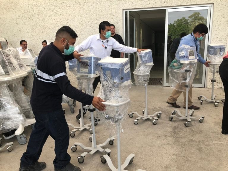 Donan 50 ventiladores al IMSS para atender pacientes con coronavirus