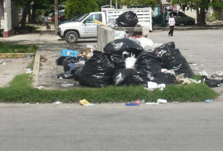 Por COVID-19, reducen el servicio la recoja de basura en Chetumal