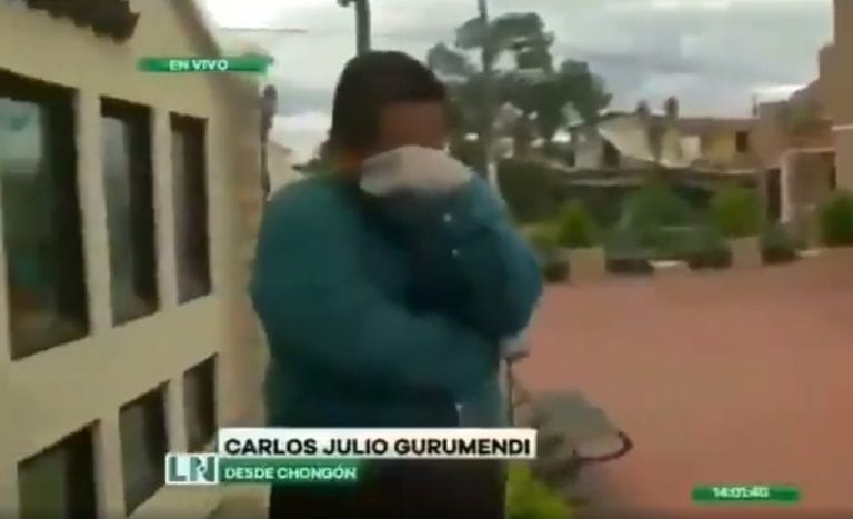 Coronavirus: Rompe en llanto reportero ecuatoriano al transmitir en vivo